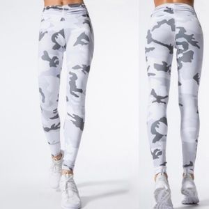 Carbon38 Size L Wildcat White Camo Leggings